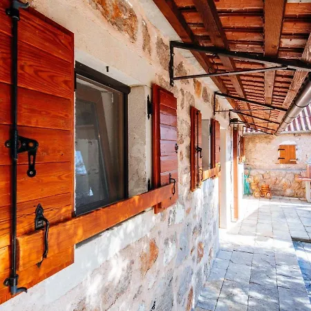 Poolincluded - Stone House Marasovic Tatil Evi *